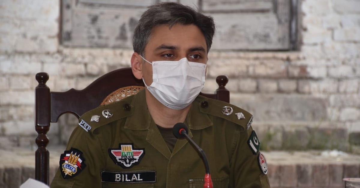 ڈی پی او چنیوٹ بلال ظفر کا پولیس افسران و جوانوں سے اجلاس عام