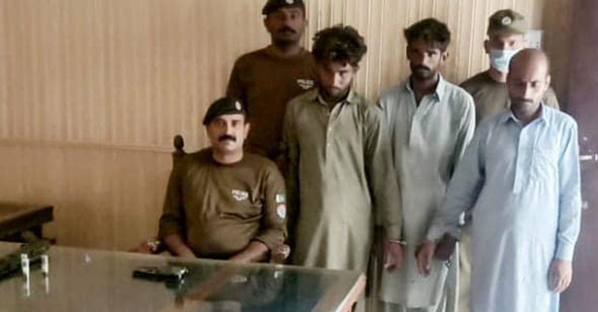 چنیوٹ میں اسلحہ کی نمائش کرنے والے تین ملزمان گرفتار