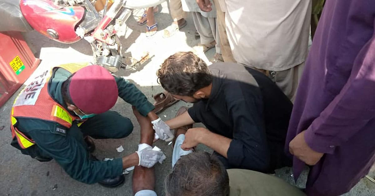 چنیوٹ جھمرہ روڈ چکنمبر 125 جپے دو رکشوں کا آپس میں تصادم