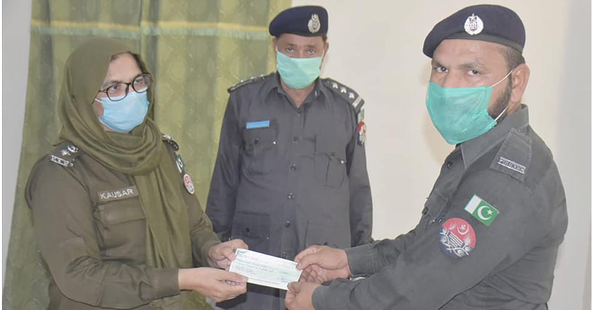 ضلع بھر کے قومی رضاکاروں میں ٹی اے بل کے چیک تقسیم