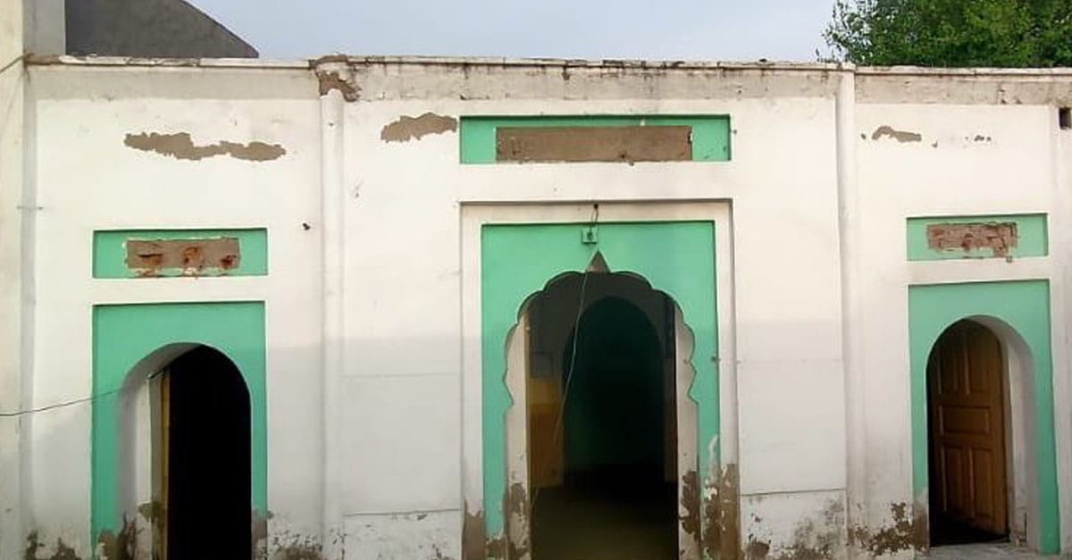 پولیس نے بجلی بند کرکے فیصل آباد میں احمدیوں کی عبادت گاہ میں توڑ پھوڑ کی اور مینار توڑ دئے