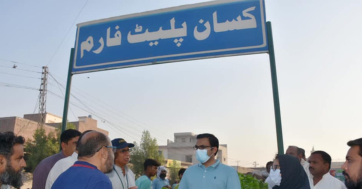 چنیوٹ  ڈپٹی کمشنر محمد ریاض نے علی الصبح شہر کی مرکزی سبزی و فروٹ منڈی کا دورہ کیا