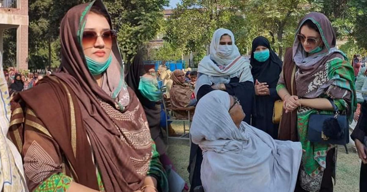 ضلعی صدرویمن ونگ پاکستان تحریک انصاف چنیوٹ اقصیٰ حیات لالیٰ کا احساس کفالت پروگرام کا دورہ