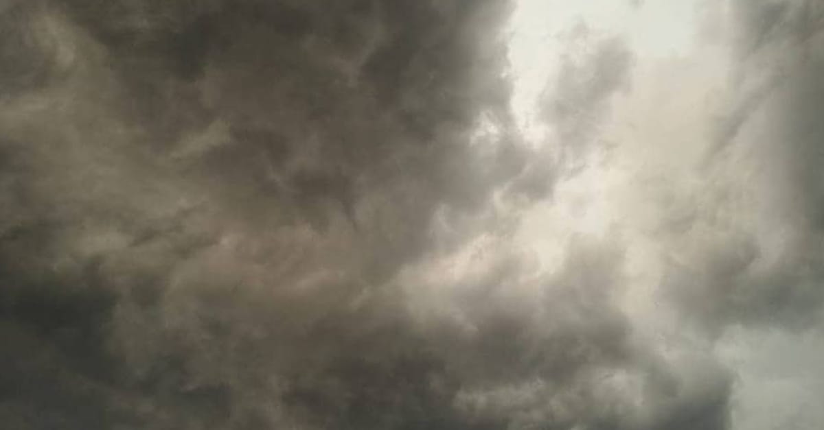 چناب نگر شہر اور گردونواح میں آندھی کے بعد بارش، موسم سرد