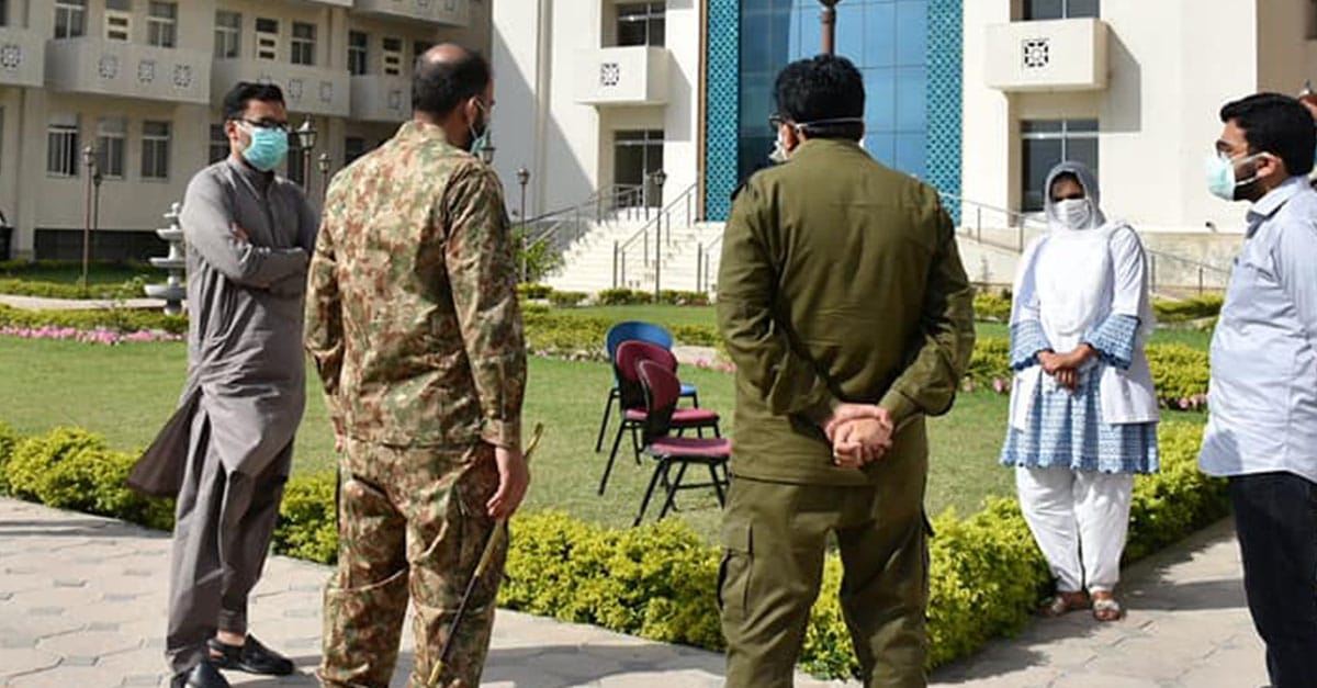 چنیوٹ: ڈپٹی کمشنر, ڈی پی او اور آرمی افسران کا فاسٹ یونیورسٹی قرنطینہ سنٹر کا وزٹ