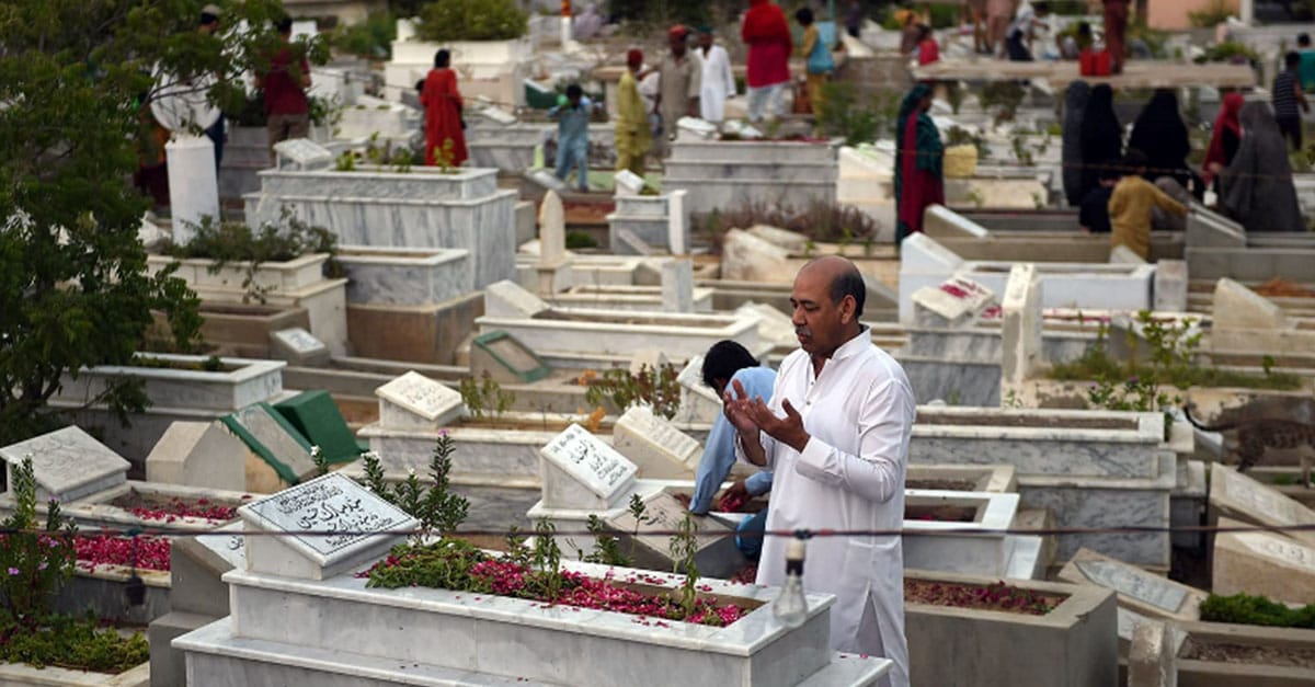 پاکستان:تحریک ختم نبوت کے دو افراد کرونا سے جاں بحق احمدی ڈاکٹر کی قبر پر پہنچ گئے، ترجمان جماعت احمدیہ