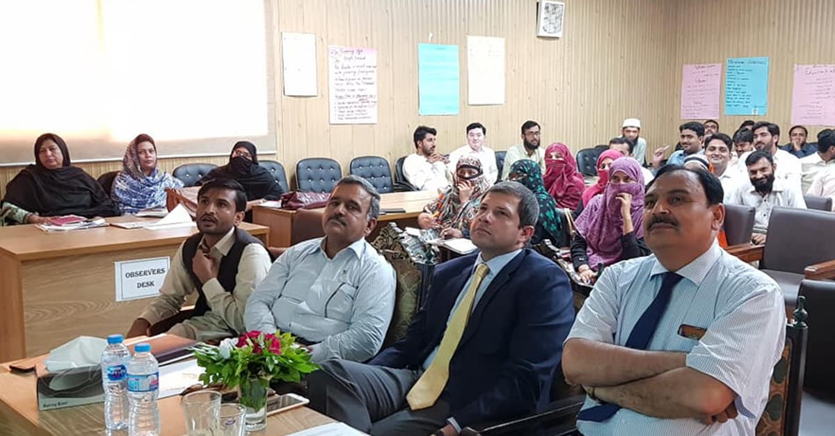 کوئی بھی پیدائشی نکما نہیں ہوتا ،کامیابی حاصل کرنے کے لیے اضافی محنت کی ضرورت ہے، ڈی سی چنیوٹ