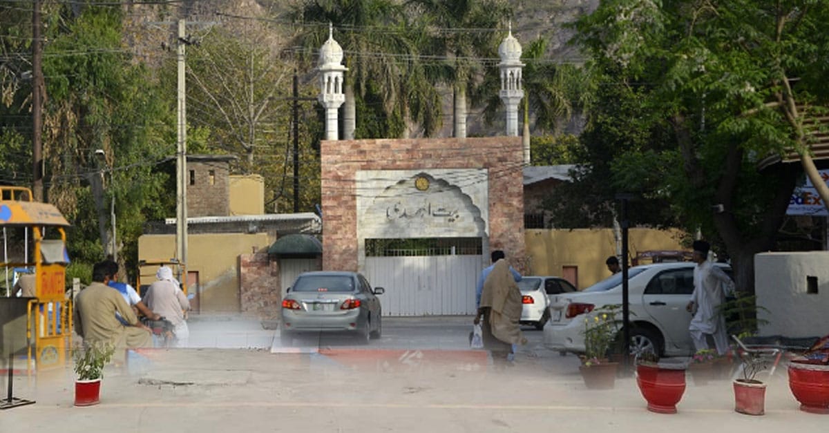 ربوہ میں عید کا پہلا دن ،کورونا وائرس کیسزمیں اضافہ،موبائل فون پر مبارکبادیں