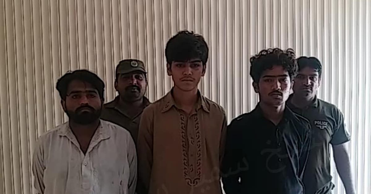 چنیوٹ پولیس نے مبینہ زیادتی کی خاطر طالب علم کو اغواء کرنے کی کوشش کرنیوالے جعلی ڈی پی او کو گرفتار کرلیا
