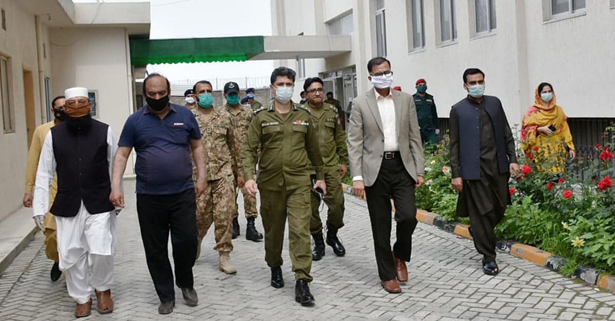 ڈویژنل کمشنر عشرت علی اور آر پی او رفعت مختار راجہ نے ضلع چنیوٹ کا دورہ کیا