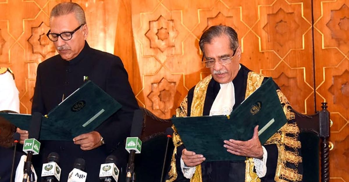 ڈاکٹر عارف علوی نےآج پاکستان کے 13ویں صدر  کا حلف اٹھا لیا ہے،چیف جسٹس آف پاکستان نے حلف لیا