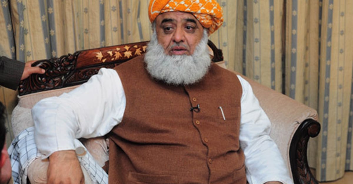 یہ سڑک کرتار پورہ سے گزرتے ہوئے قادیان جا کر رکتی ہے، مولانہ فضل الرحمان نے کرتار پور بارڈر کھلنے کو بھی احمدیوں کیساتھ جوڑ دیا