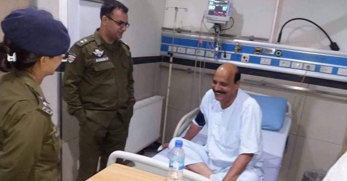 ڈی ایس پی بھوانہ کو دل کا دورہ طاہر ہارٹ انسٹیٹیوٹ چناب نگر منتقل،ڈی پی او عیادت کرنے پہنچ گئے