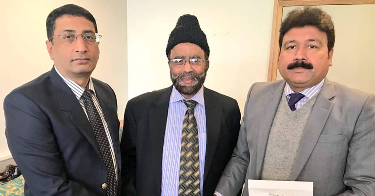 جماعت احمدیہ آسٹریلیا نے 28 لاکھ روپے پاکستانی ہائی کمشنر کو ڈیم فنڈ کیلئے جمع کروا دئیے
