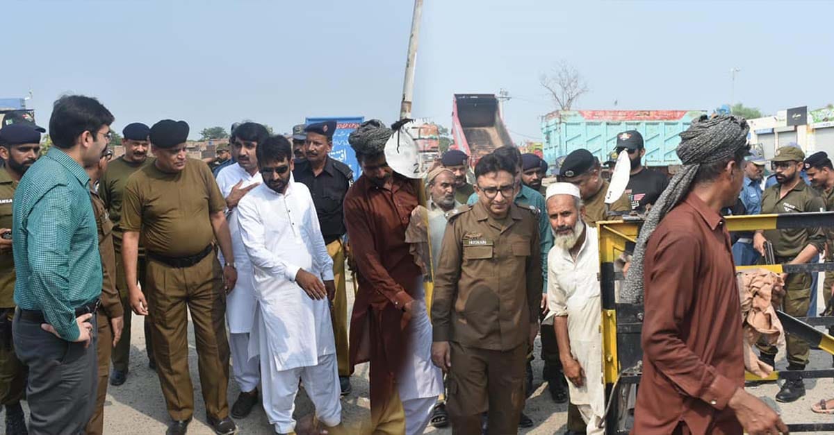 ڈی سی چنیوٹ اور ڈی پی او چنیوٹ نے کچھ عرصہ سے سے بند چنیوٹ بائی پاس ریلوے پھاٹک کھلوا دیا