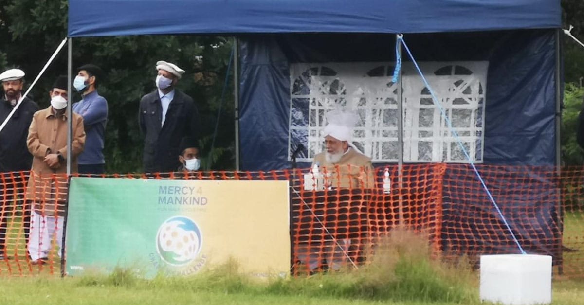 کورونا وائرس کی شدت میں کمی کے بعد مرزا مسرور احمد نے عوامی تقریب میں پہلی شرکت کی