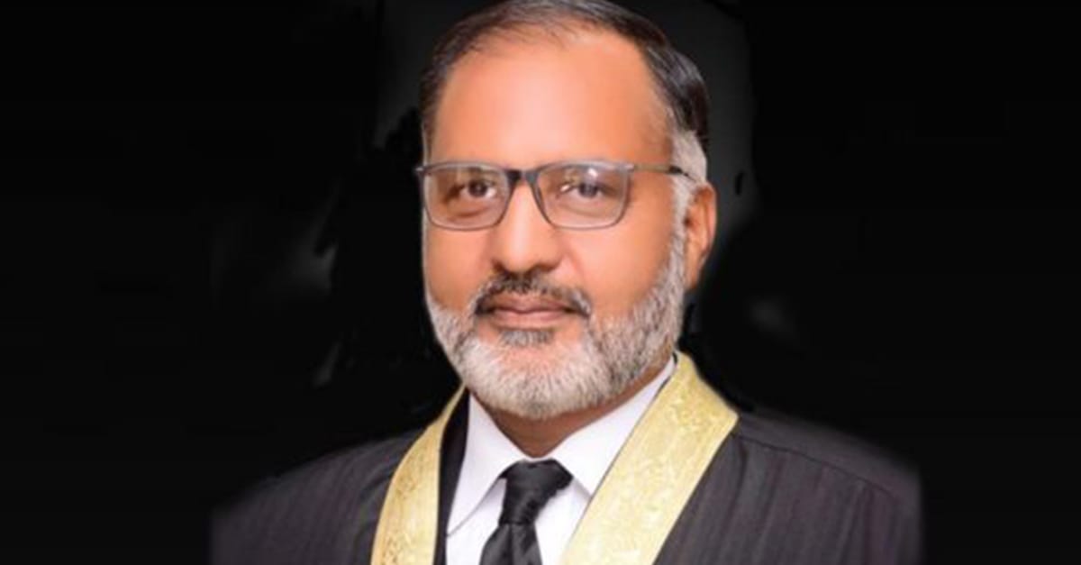 صدر مملکت کی منظوری کے بعد وزارت قانون نے جسٹس شوکت عزیز صدیقی کو عہدے سے ہٹانے کا نوٹیفکیشن جاری کردیا