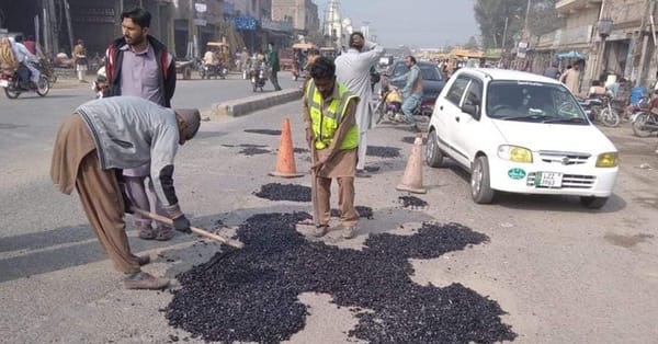 چنیوٹ میں سڑکوں کا پیچ ورک شروع