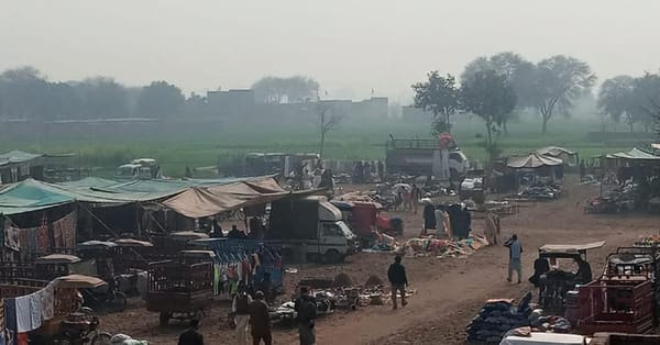 چناب نگرکورونا پھیلاو بازار جاری جو انتظامیہ کےلئے سوالیہ نشان