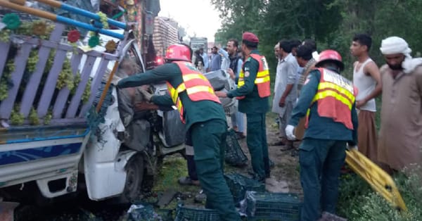لالیاں چنیوٹ روڈ نزد پیٹرولیم پوسٹ شاہزور ڈالے کی ٹرک سے ٹکر