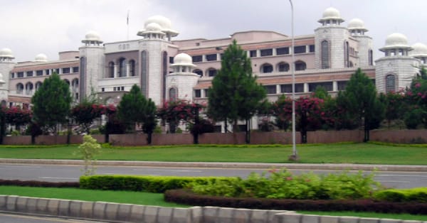 وزیراعظم عمران خان نے سادگی اور کفایت شعاری کاوعدہ پورا کردیا