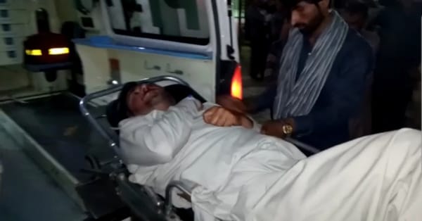 ٹی آئی ہائی سکول چناب نگر کے ملازم پر باوردی پولیس اہلکار کا بدترین تشدد