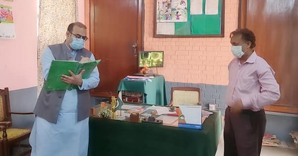 ڈپٹی کمشنر چنیوٹ نے ربوہ کے گورنمنٹ سکول کا وزٹ کیا