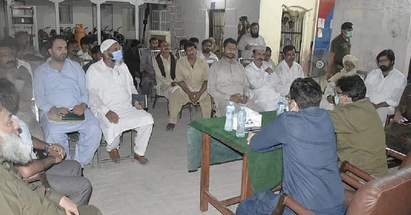 ڈی سی اور ڈی پی او چنیوٹ کی سرکل لالیاں اور بھوآنہ کے لائسنسداران  سے میٹنگ