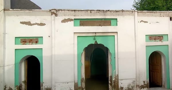 پولیس نے بجلی بند کرکے فیصل آباد میں احمدیوں کی عبادت گاہ میں توڑ پھوڑ کی اور مینار توڑ دئے