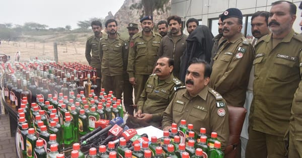 تھانہ چناب نگر پولیس کی کاروائی، بین الاضلاعی منشیات فروش ملزم گرفتار ،ولائتی شرا ب کی 329 بوتلیں برآمد