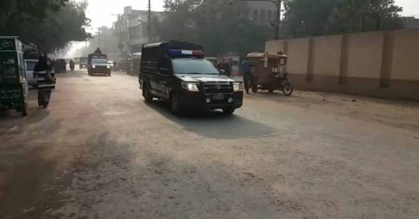 نیو ایئر کے حوالہ سے پولیس کا چناب نگر میں فلیگ مارچ