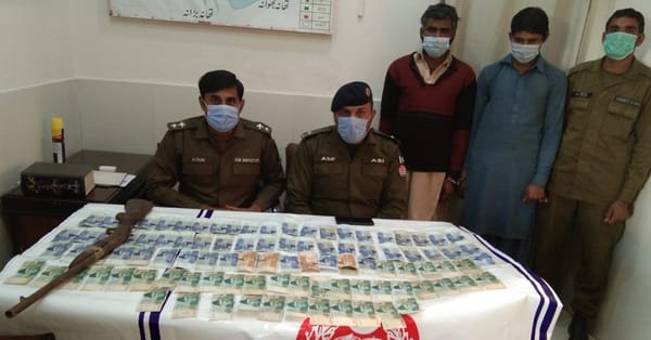 چناب نگر پولیس کے بڑی کاروائی، ڈکیتی کی وارداتوں میں مطلوب دو ملزمان گرفتار