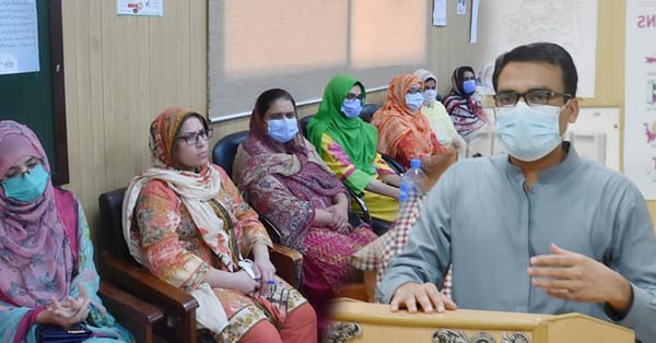 ڈی سی چنیوٹ کی انسداد پولیو مہم کے سلسلہ میں ہیلتھ افسران، ایریا انچارجز اور یو سی ایم اوز سے میٹنگ