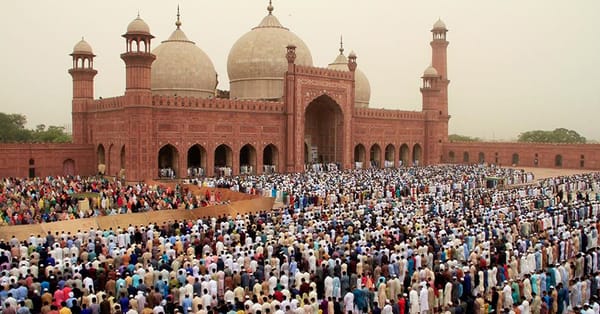 پاکستان سمیت دنیا بھرکے متعدد ممالک میں عید الفطرمذہبی جوش وجذبے سے منائی جا رہی ہے