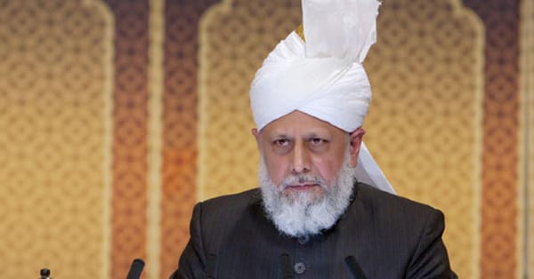 تمام دنیا کے احمدیوں کو عید مبارک : مرزا مسروراحمد