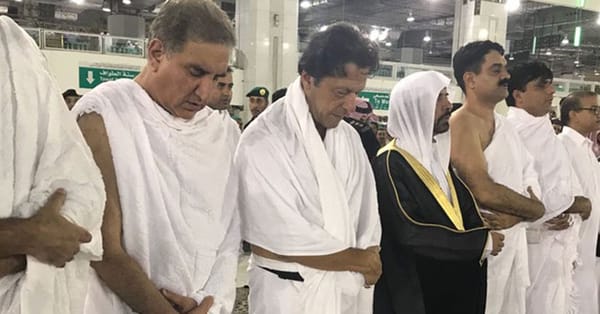 وزیراعظم عمران خان کی خانہ کعبہ کے اندر نماز کی ادائیگی کی تصاویر،خانہ کعبہ کا خصوصی دروازہ بھی کھولا گیا