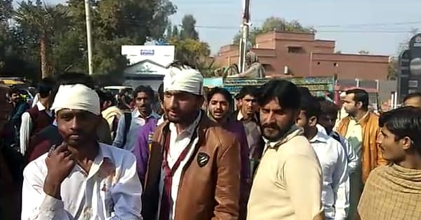 چنیوٹ گورنمنٹ اسلامیہ کالج دو طلباء تنظیموں کے درمیان تصادم تصادم کے دوران کئی طلباء زخمی