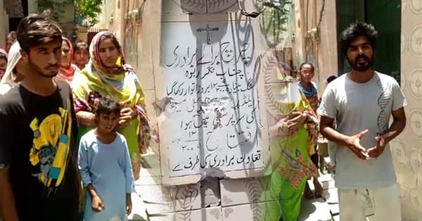 ربوہ میں کرسچن کمیونٹی کے چرچ کا  معاملہ طول پکڑ گیا،پادری نے چرچ  کی تختی کو اکھاڑ پھینکا